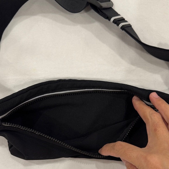 ALO Yoga Black Belt Bag with White Accents - Picture 3 of 6